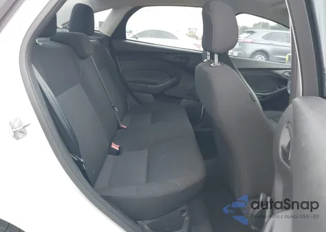 2015 Ford Focus S z USA, uszkodzony, nr VIN 1FADP3E21FL362568